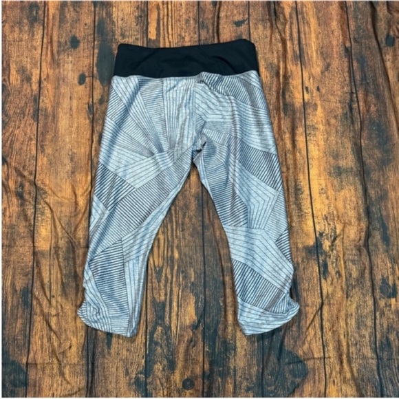 Brooks Greenlight Running Capri / Crop Tight in Gray Kasbah / Black M - Picture 5 of 8